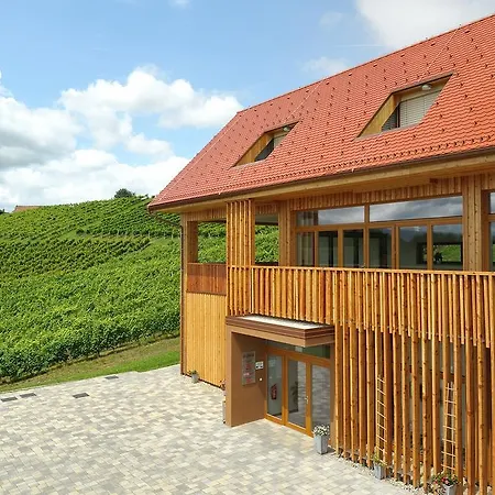 Vino Valdhuber Bauernhof Svecina